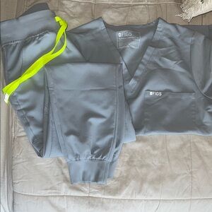 Silver Arrows Figs scrub set